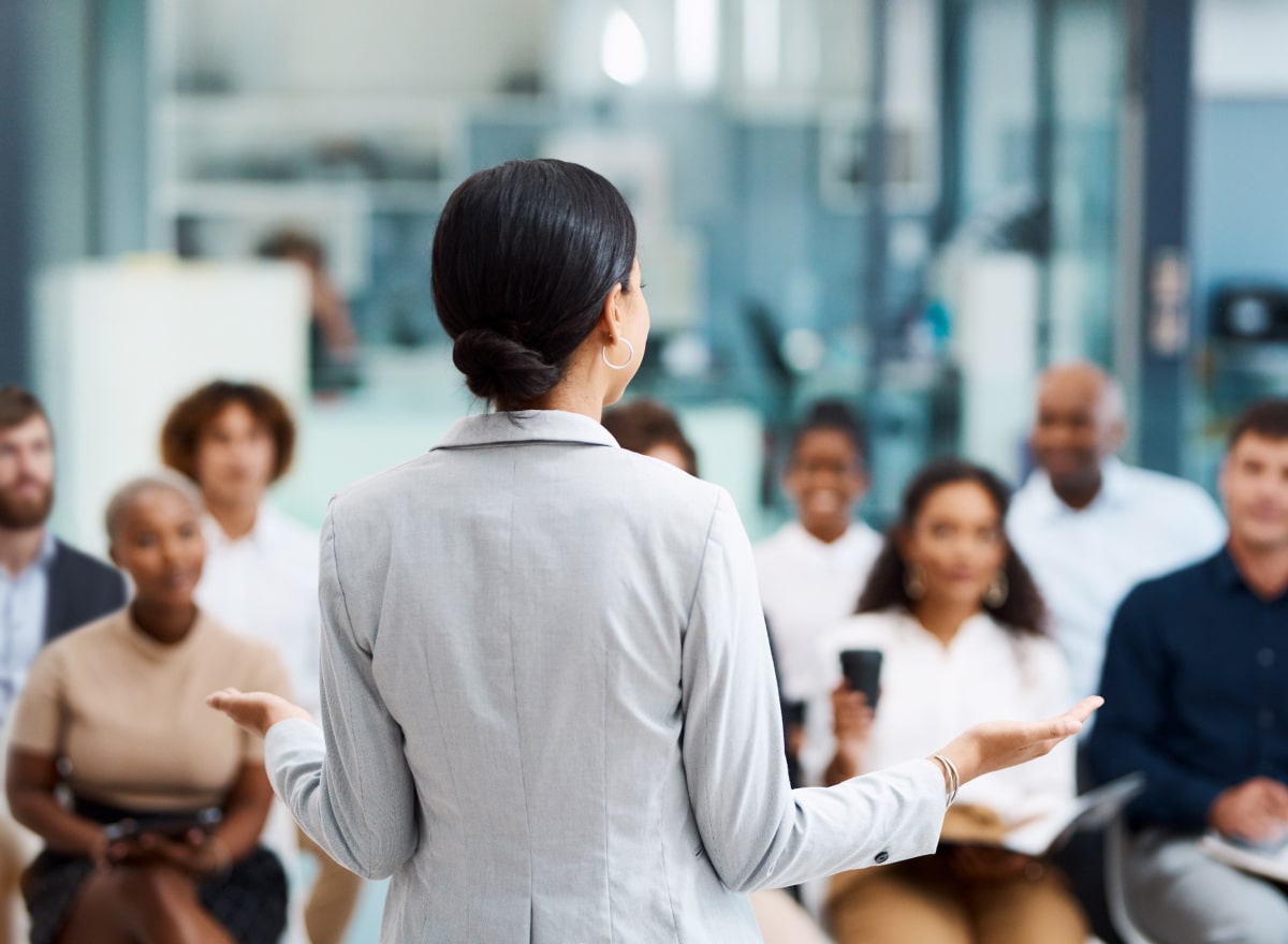 gruppe-menschen-seminar-praesentation-risikomanagement