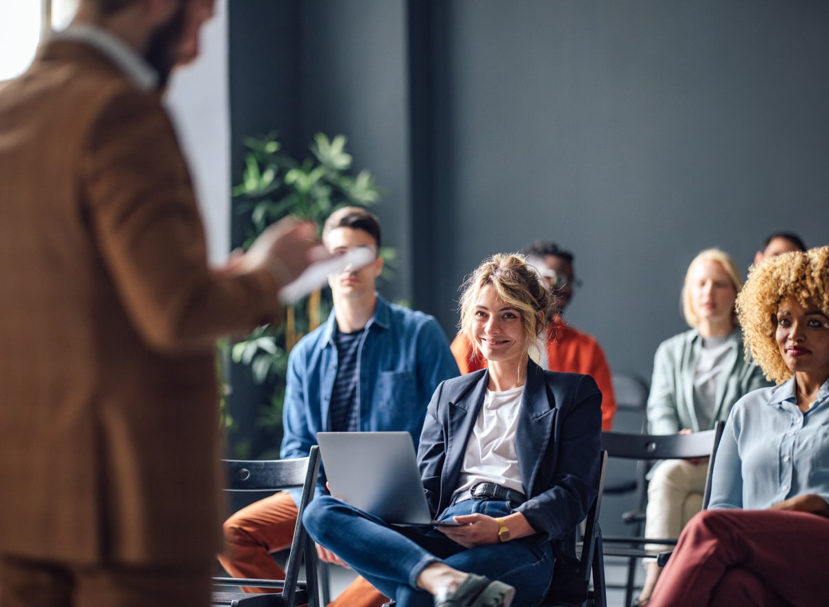gruppe-menschen-seminar