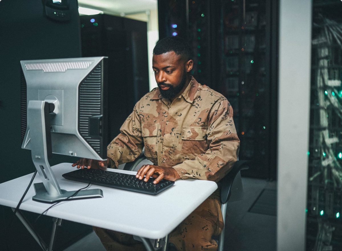 soldat-computer-military